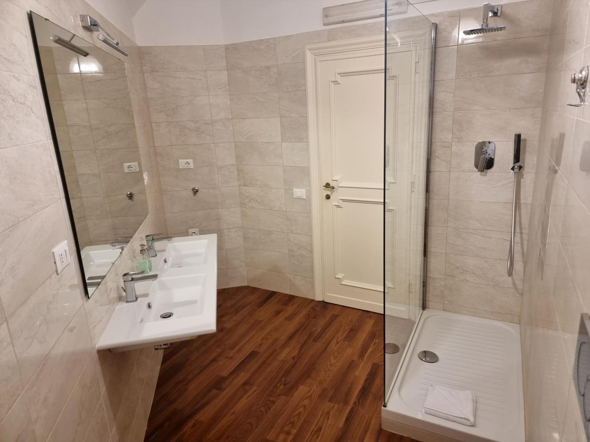 Luxury 2 Bedroom Apartment In The Heart Of Roma Esterno foto